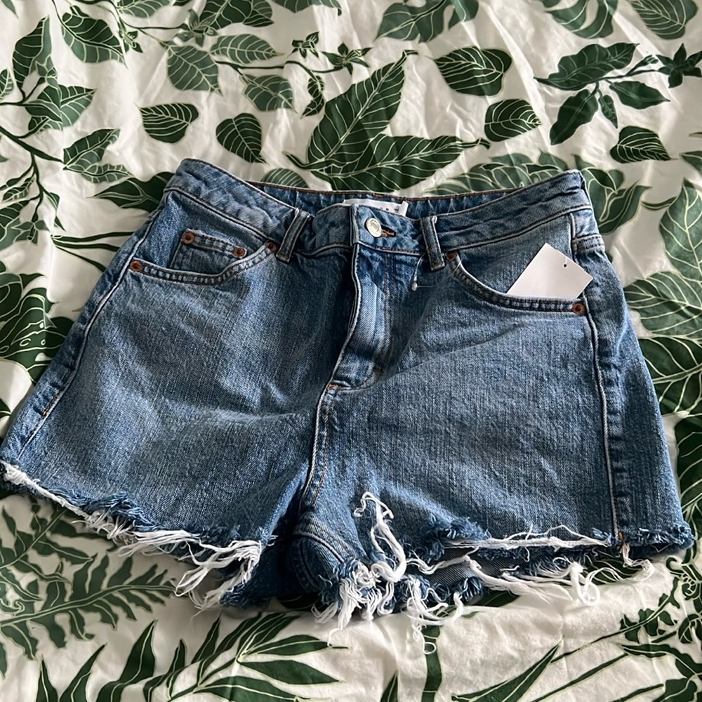 NWT Topshop mom short medium wash size US 6